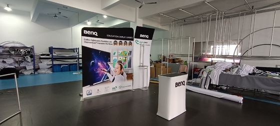 Biểu ngữ phông nền đường cong thẳng 10ft Quảng cáo gian hàng triển lãm thương mại Biểu ngữ kéo lên